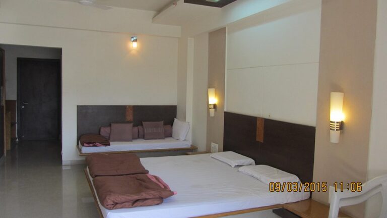 Shri Damodar Dham Spacious Room